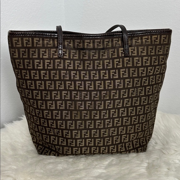 💯 Authentic Fendi Monogram Brown Tote Bag🍀 - Picture 13 of 16